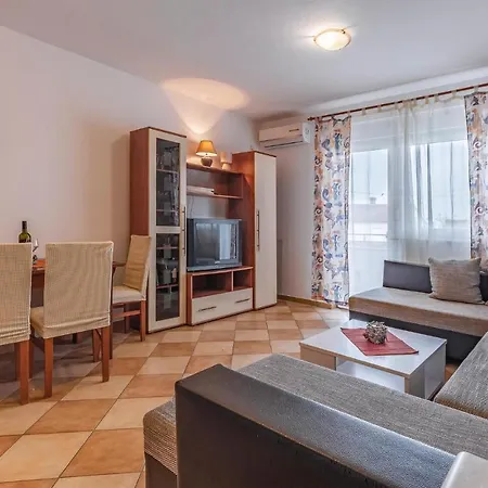 Amazing In With 2 Bedrooms And Wifi بيروغ