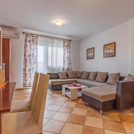 Amazing In With 2 Bedrooms And Wifi شقة