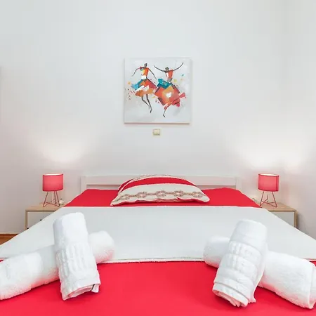 Amazing In With 2 Bedrooms And Wifi شقة