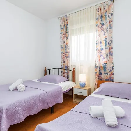 Amazing In With 2 Bedrooms And Wifi شقة بيروغ